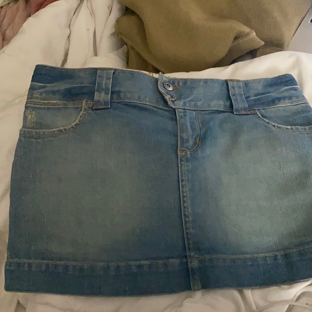 Low waisted jean mini skirt